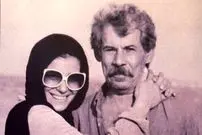 عکس| سفر در زمان؛ «داوود رشیدی» در 42 سالگی و در کنار پدرش؛ سال 1354