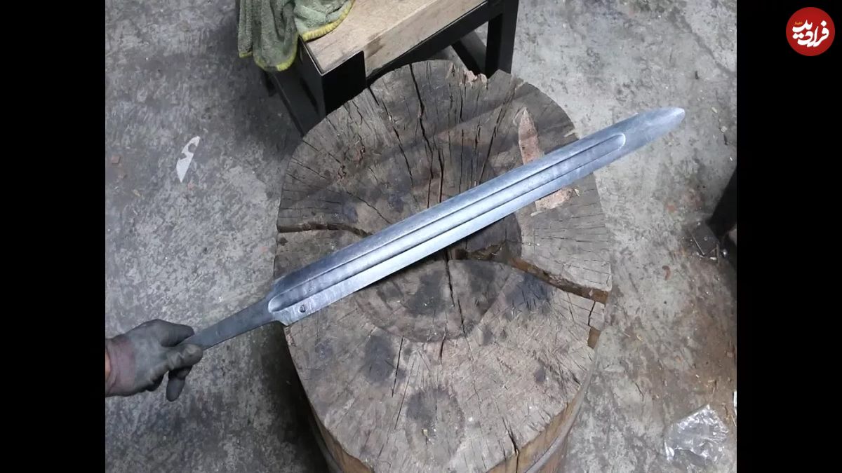 (ویدئو) ببینید این آهنگر هلندی چگونه شمشیر دوره وایکینگ ها را بازسازی می کند