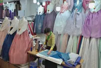 (ویدئو) فرآیند دیدنی بافت ابریشم و تولید لباس های سنتی زیبا در کره 