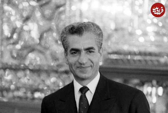 عکس| سفر در زمان؛ «محمدرضا پهلوی» با سبیل در کنار خانواده؛ دهه 20