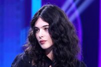 عکس| سفر در زمان؛ «دوا کسل دختر مونیکا بلوچی» در کنار نامزدش در 21 سالگی