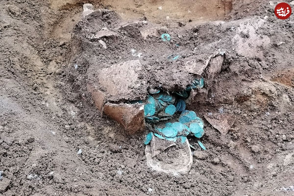 «کوزهای با 7 هزار سکّه باستانی» از دل یک زمین کشاورزی بیرون آمد