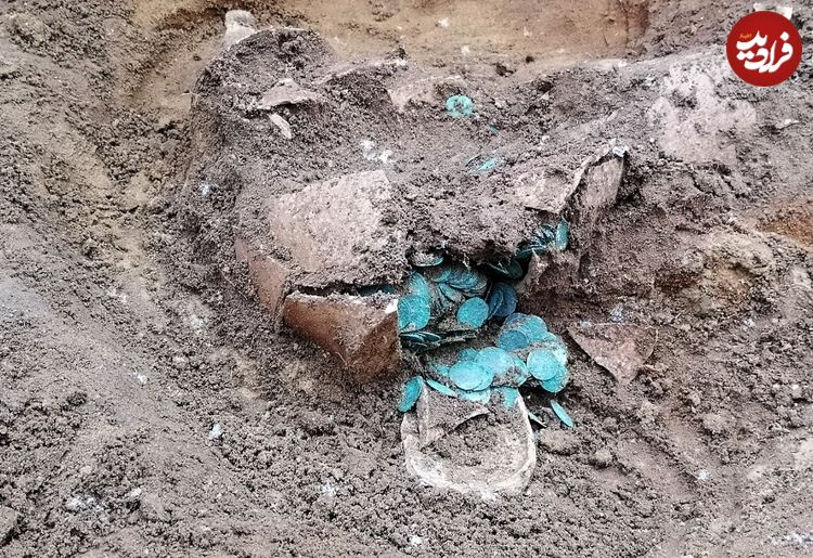 «کوزه‌ای با 7 هزار سکّه باستانی» از دل یک زمین کشاورزی بیرون آمد
