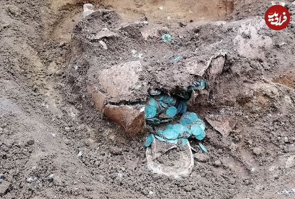 «کوزه‌ای با 7 هزار سکّه باستانی» از دل یک زمین کشاورزی بیرون آمد