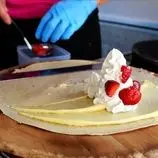 ببینید| غذای خیابانی در ژاپن؛ تهیه چیز کیک توت فرنگی در توکیو