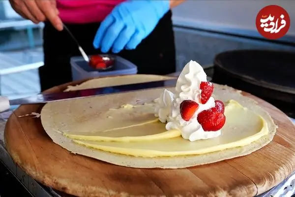 ببینید| غذای خیابانی در ژاپن؛ تهیه چیز کیک توت فرنگی در توکیو