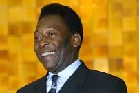 عکس| سفر در زمان؛ «پله» در حال مصاحبه در آمریکای جنوبی؛ سال 1339