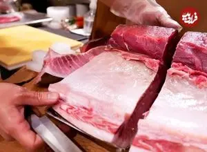 ببینید| غذای خیابانی در آمریکا؛ برش زدن ماهی و تهیه سوشی و ساشیمی در نیویورک