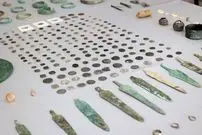 کشف ۴۰۰ قلم عتیقه از دوره‌های اشکانی، ساسانی و اسلامی در سنندج