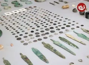 کشف ۴۰۰ قلم عتیقه از دوره‌های اشکانی، ساسانی و اسلامی در سنندج