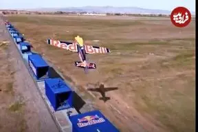 ببینید| اولین خلبانی که روی قطار نشست 