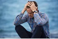 آدم‌هایی که از زندگی راضی نیستند از این ۱۰ جمله زیاد استفاده می‌کنند