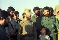 عکس؛ سفر در زمان؛ «صیاد شیرازی در کنار محسن رضایی» در مراسم سینه زنی؛ دهه 60