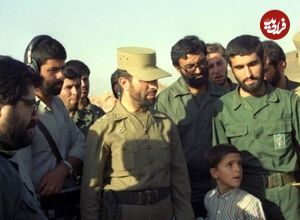 عکس؛ سفر در زمان؛ «صیاد شیرازی در کنار محسن رضایی» در مراسم سینه زنی؛ دهه 60
