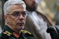 عکس؛ سفر در زمان؛ «سرلشکر باقری در یکی از مقرهای فرماندهی سپاه در زمان جنگ»؛ دهه 60