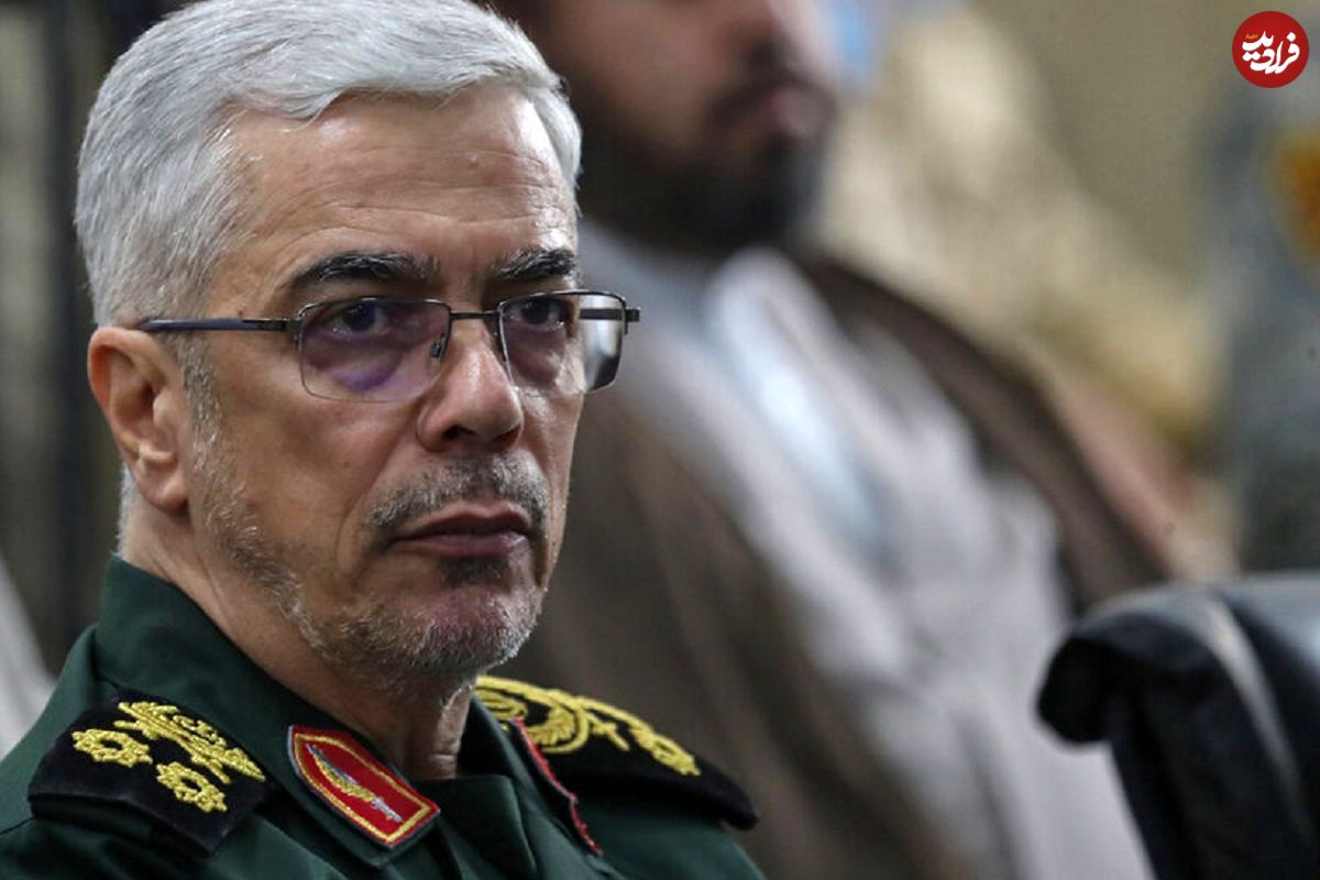 عکس؛ سفر در زمان؛ «سرلشکر باقری در یکی از مقرهای فرماندهی سپاه در زمان جنگ»؛ دهه 60