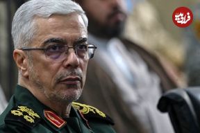 عکس؛ سفر در زمان؛ «سرلشکر باقری در یکی از مقرهای فرماندهی سپاه در زمان جنگ»؛ دهه 60