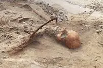 (تصاویر) کشف اسکلت یک زن خون‌آشام