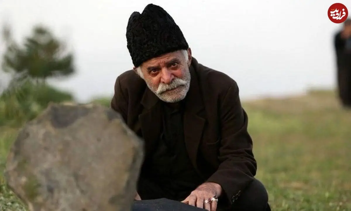 عکس| سفر زمان؛ چهرۀ «سیروس گرجستانی» در 12 سالگی با کت و شلوار و کراوات؛ دهۀ 1330