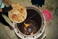 (ویدئو) فرآیند پخت نان بربری به شیوه افغان ها؛ تهیه نان در نانوایی کابلی