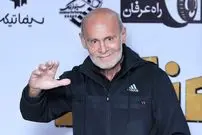 عکس| سفر زمان؛ «جمشید هاشم پور» در 27 سالگی در حال خوانندگی در کافه؛ سال 50