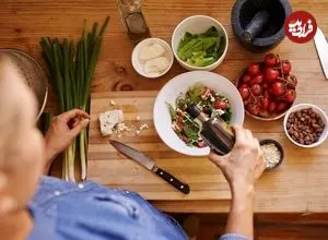 چرا با کم خوردن باز هم چاق می‌شویم؟