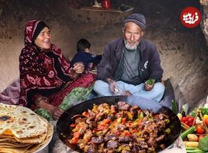 ببینید| غذای روستایی در افغانستان؛ پخت یک خوراک سنتی با جگر، سیب زمینی و گوجه در غار