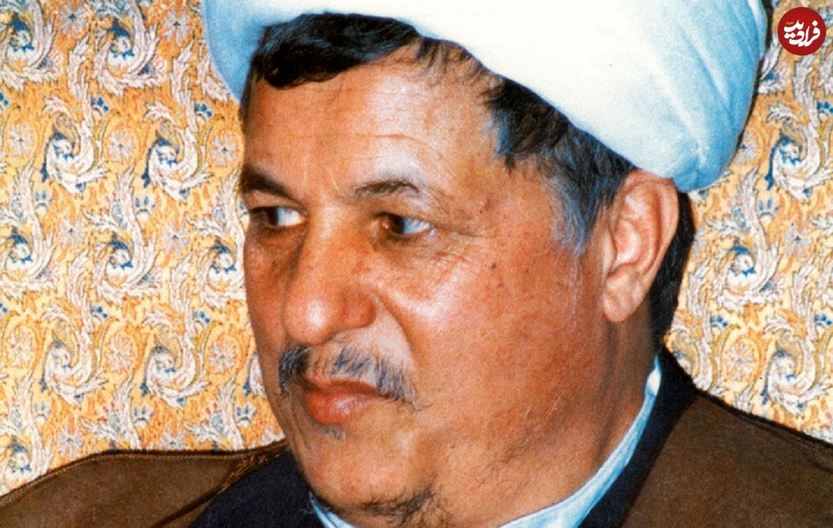 عکس؛ سفر در زمان؛ «هاشمی رفسنجانی در لباس ارتش و در کنار نوه هایش»؛ دهه 60