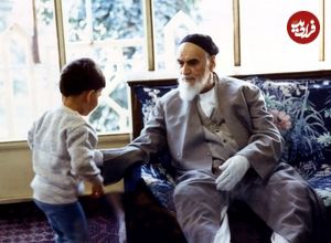 عکس؛ سفر در زمان؛ «امام خمینی در کنار عروس اش فاطمه طباطبایی»؛ دهه 60