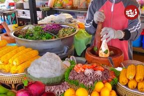ببنیید؛ غذای خیابانی در کامبوج؛ تهیه سالاد بوک لاهونگ و گوشت گریل شده در پنوم پن