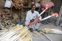 ببینید| مراحل دیدنی تولید انبوه چوب هاکی در کارگاهی در پاکستان