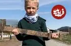 پسر 6 ساله به طور اتفاقی شمشیر 1300 ساله را از زیر خاک بیرون آورد