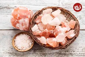 چرا نمک هیمالیا صورتی رنگ است + اینفوگرافیک