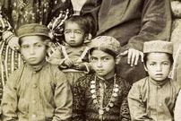 تصاویر؛ سفر به عصر قاجار؛ از «عکس یادگاری دختران ارمنی» تا «خانوادۀ زرتشتی و سماورشان»