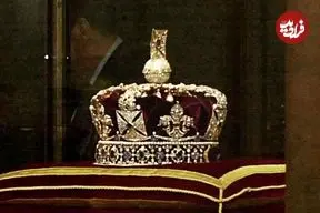 حمله معترضان به تاج پادشاهی انگلیس در برج لندن؛ ۴ نفر بازداشت و بازدید از جواهرات سلطنتی متوقف شد