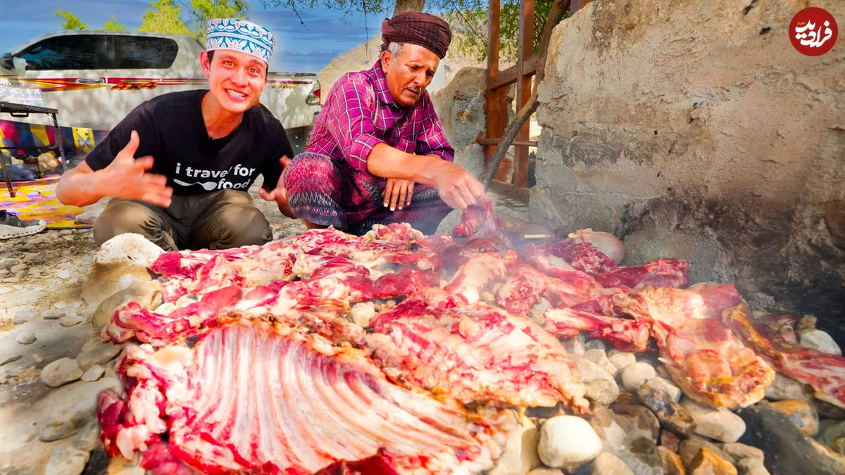 (ویدئو) غذای روستایی در عمان؛ بز بریانی و برگر گوشت شتر در صلاله