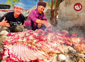 (ویدئو) غذای روستایی در عمان؛ بز بریانی و برگر گوشت شتر در صلاله