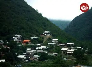 عکس| سفر زمان؛ منظرۀ «یک روستای جنگلی در گیلان» در دوران احمدشاه