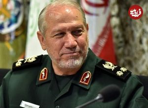عکس؛ سفر به تاریخ؛ «سردار رحیم‌صفوی» در کنار «شهید حسن باقری» در مقبرۀ دانیال نبی؛ سال 1360