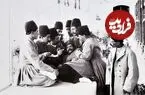 عکس| سفر زمان؛ درباریان مظفرالدین شاه و «خواجۀ دو متری» در کنار استخر کاخ گلستان