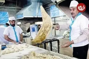 عکس| سفر زمان؛ تیپ جالب یک نانوا در شیراز؛ سال 53