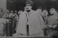 عکس| سفر زمان؛ «رضاخان» در کنار اعضای کنگره هزاره فردوسی؛ سال 1313