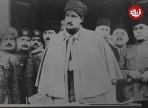 عکس| سفر زمان؛ «رضاخان» در کنار اعضای کنگره هزاره فردوسی؛ سال 1313