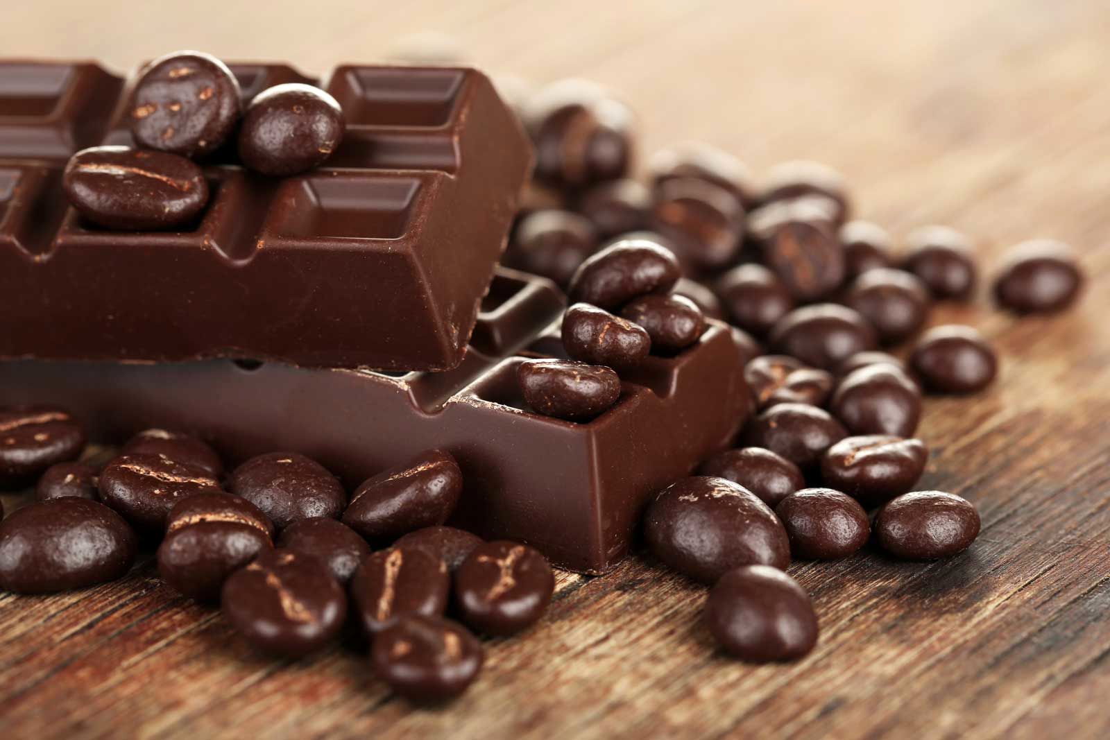 فواید و خواص شکلات تلخ + عوارض جانبی 