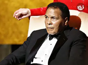 عکس| سفر در زمان؛ «محمدعلی کلی» در آغوش «شعبان بی مخ» در زورخانه؛ سال 55