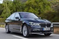 (ویدئو) حالت یک BMW لوکس بعد از تصادف در پیاده‌رو