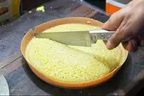 ببینید| غذای خیابانی در اندونزی؛ تهیه شیرینی محبوب مارتاباک در جاکارتا