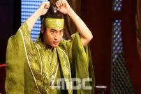 عکس| سفر به تاریخ؛ «یونگ‌پو» و «جومونگ» در حال تمرین دیالوگ در پشت‌صحنه «سریال جومونگ»