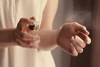 معرفی بهترین عطرهای زنانه + ۲۰ عطر زنانه برتر سال ۲۰۲۳