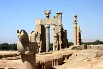 عکس| سفر زمان؛ درباریان قاجار در دروازه ملل تخت جمشید؛ سال 1290